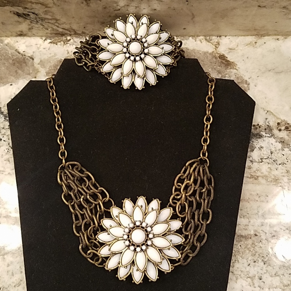 Custom Floral Bloom Set View 6